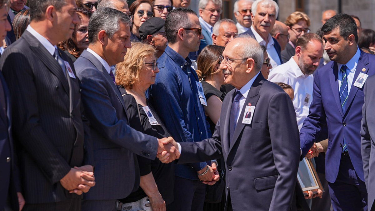 CHP Chair Kemal Kılıçdaroğlu (R) shakes hands with Özgür Özel during a funeral ceremony, Ankara, Türkiye, June 25, 2026. (AA Photo)
