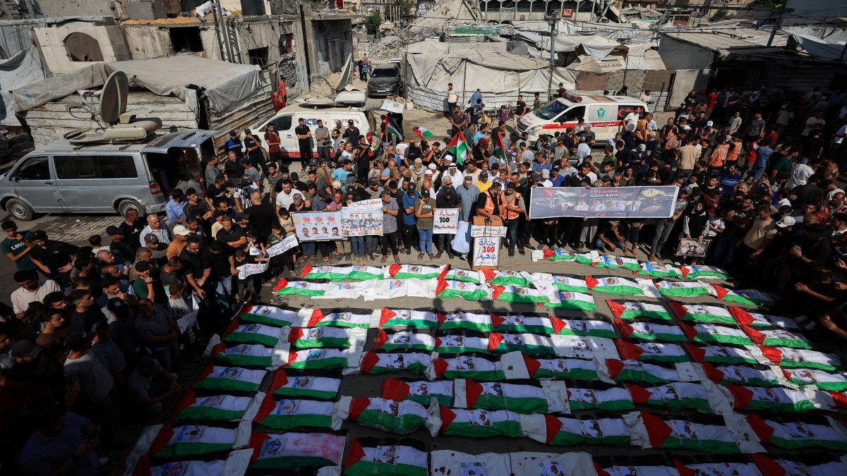 Palestinians attend the mass funeral for members of the Irahem, Malaka, Qanbour, Balawi and Dahdouh families, killed in an Israeli strike in 2023 and whose remains were recovered from beneath the rubble, Gaza City, Palestine, Sept. 6, 2026. (Reuters Photo)