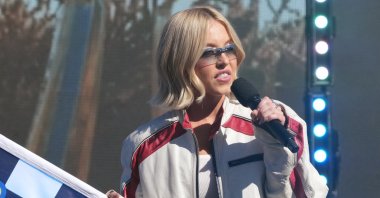 Sydney Sweeney during a NASCAR Cup Series auto race, Avondale, U.S., Nov. 2, 2025. (AP Photo)