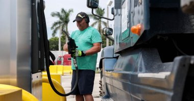 A man pumps diesel fuel into his tractor-trailer at a truck stop, Miami, Florida, U.S., Sept. 11, 2026. (AFP Photo)