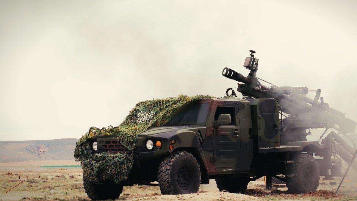 The Uran 105 mm vehicle-mounted howitzer is seen during a field demonstration, showcasing the system’s mobility and operational capability, Çankırı, Türkiye. (Photo courtesy of MKE)