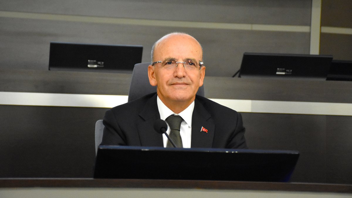 Treasury and Finance Minister Mehmet Şimşek during a meeting with businesspeople, Aksaray, central Türkiye, Sept. 15, 2026. (AA Photo)