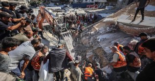 Rescuers excavate rubble to retrieve bodies from a collapsed building in the Tal al-Hawa area of Gaza City, Palestine, Sept. 16, 2026. (AFP Photo)