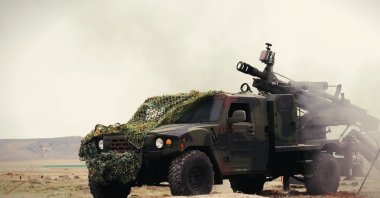The Uran 105 mm vehicle-mounted howitzer is seen during a field demonstration, showcasing the system’s mobility and operational capability, Çankırı, Türkiye. (Photo courtesy of MKE)