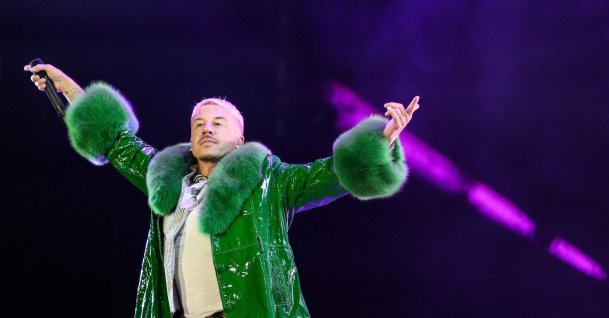U.S. rapper Benjamin Haggerty, known as Macklemore, performs at the Goldencoast Rap Festival, Corcelles-les-Monts, central-eastern France, Aug. 30, 2026. (AFP Photo)