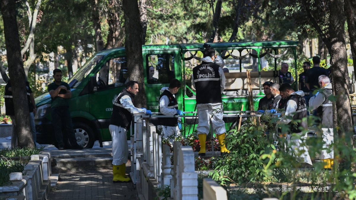 Forensic teams exhume Kozinoğlu's body at a cemetery, Istanbul, Türkiye, Sept. 12, 2026. (AA Photo)