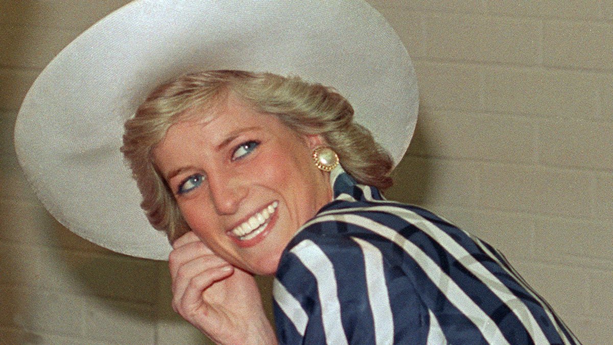 Britain's Princess Diana poses during her visit to Footscray Park in a suburb of Melbourne, Australia, Jan. 27, 1988. (AFP File Photo)