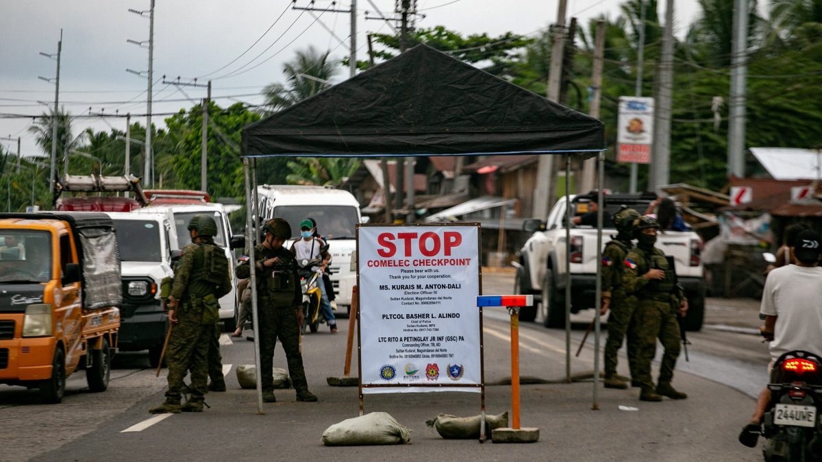 Philippine Army soldiers man an election checkpoint in Sultan Kudarat, a day before the first parliamentary elections of Bangsamoro Autonomous Region, in Maguindanao del Norte, Philippines, Sept. 13, 2026. (Reuters Photo)