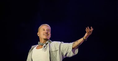 U.S. rapper Benjamin Haggerty, known as Macklemore, performs at the Goldencoast Rap Festival, Corcelles-les-Monts, France, Aug. 30, 2026. (AFP Photo)