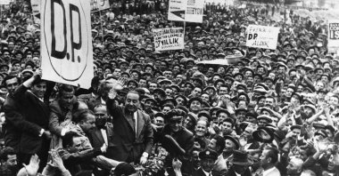 Prime Minister Adnan Menderes waves to the crowd during a political rally, Samsun, northern Türkiye, Oct. 19, 1957. (AP Photo)