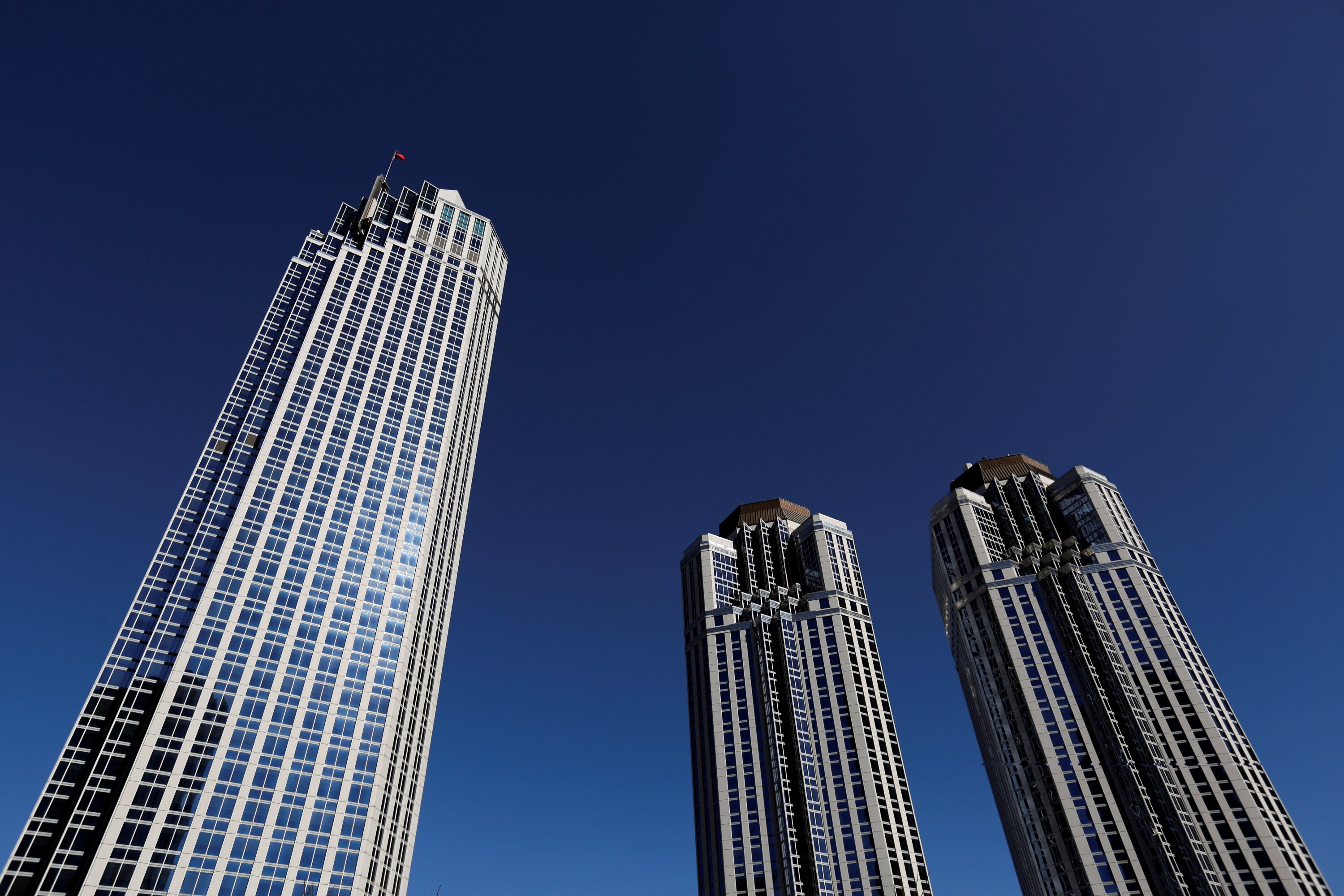 Türkiye mandates largest public, private banks to liquidate $18.3B funds