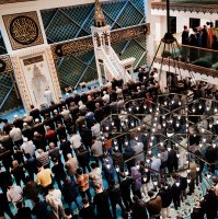 Muslims attend evening prayers during the holy month of Ramadan at the Turkish Ulu Mosque, Utrecth, Feb. 18, 2026. (AFP File Photo)