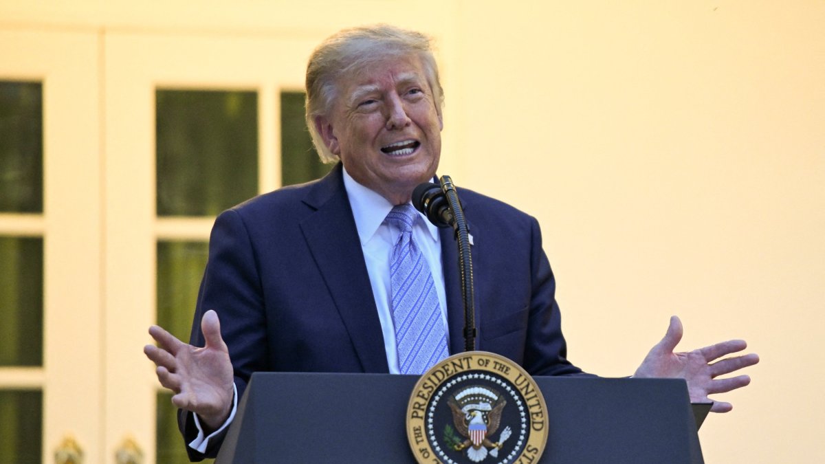 U.S. President Donald Trump speaks as he hosts a dinner at the White House, Washington, U.S., Sept. 17, 2026. (Reuters Photo)