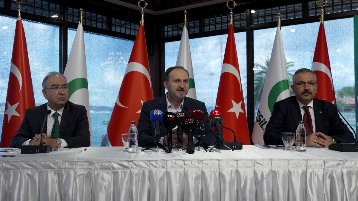 Yeşilay officials discuss the results of public opinion surveys on tobacco control policies during a press conference, Istanbul, Türkiye, Sept. 17, 2026. (AA Photo)