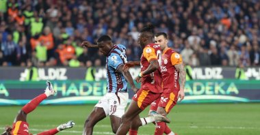 Trabzonspor's Paul Onuachu (C) in action during the Süper Lig match against Galatasaray at Papara Park, Trabzon, Türkiye, April 4, 2026. (IHA Photo)