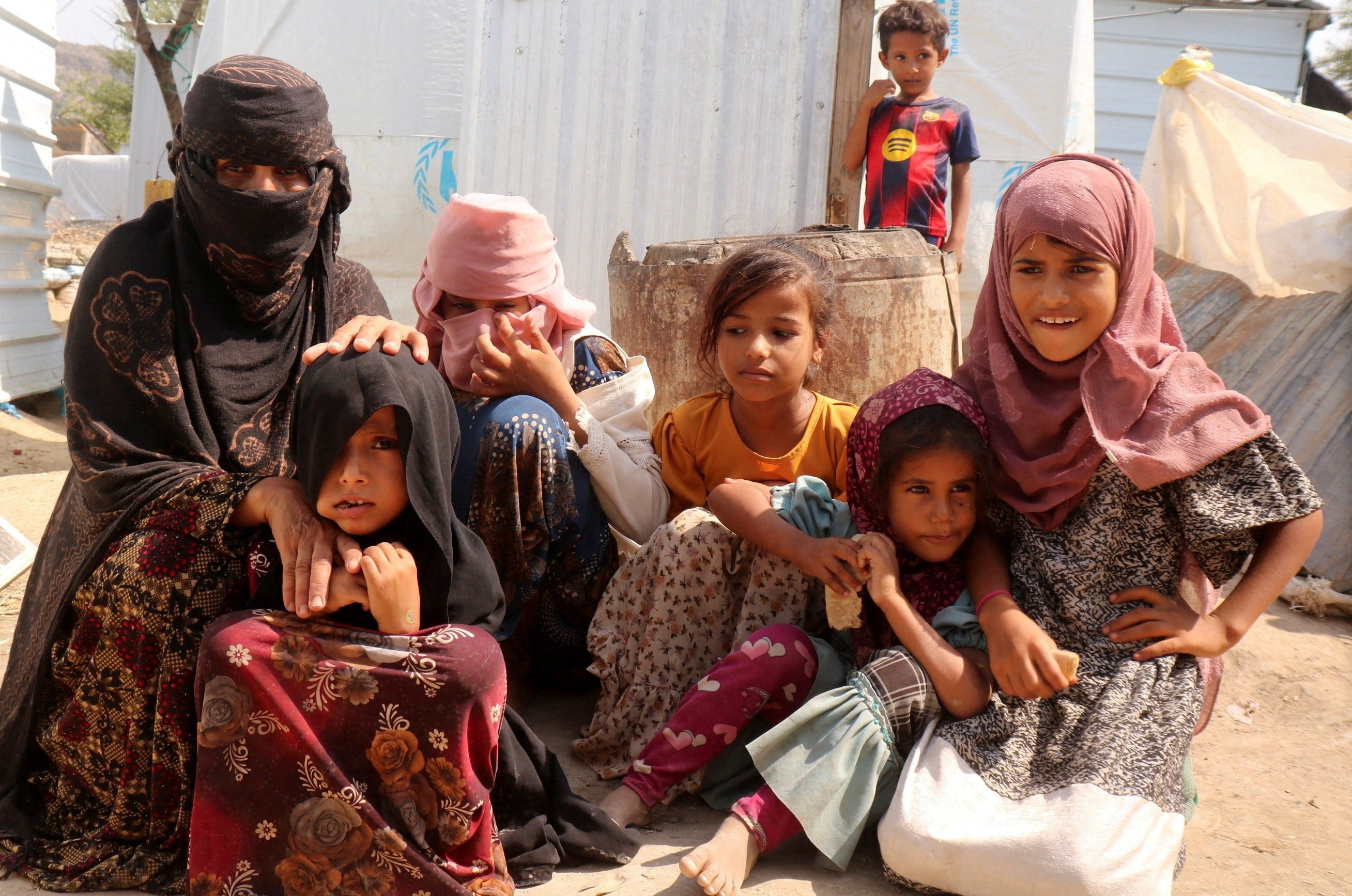 ‘We escaped barefoot’: Yemen families flee fresh Houthi offensive