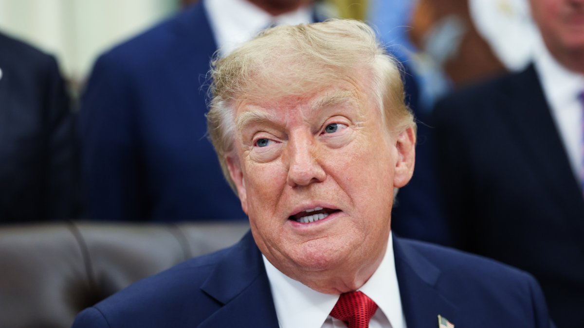 U.S. President Donald Trump announces new 'most-favored-nation' pricing for some drugs in the Oval Office at the White House in Washington, U.S., Sept. 18, 2026. (EPA Photo)