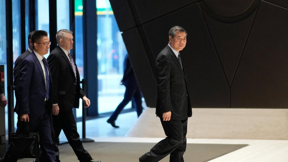 Chinese Vice Premier He Lifeng arrives for a meeting with U.S. Treasury Secretary Scott Bessent at JPMorgan Chase headquarters in New York, U.S., Sept. 20, 2026. (AFP Photo)