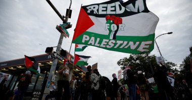 Pro-Palestinian protesters gather near the venue of pop star Ed Sheeran's concert after rapper Macklemore was cut from the musical lineup over his "free Palestine" remarks on stage, Philadelphia, U.S., Sept., 19, 2026. (Reuters Photo)