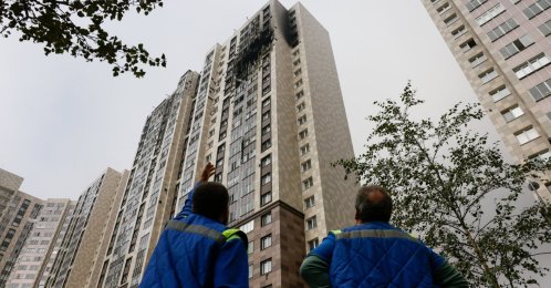 A man points at a damaged multistory residential building hit by Ukrainian drone strike in Kotelniki, Moscow region, Russia, Sept. 20, 2026. (Reuters Photo)