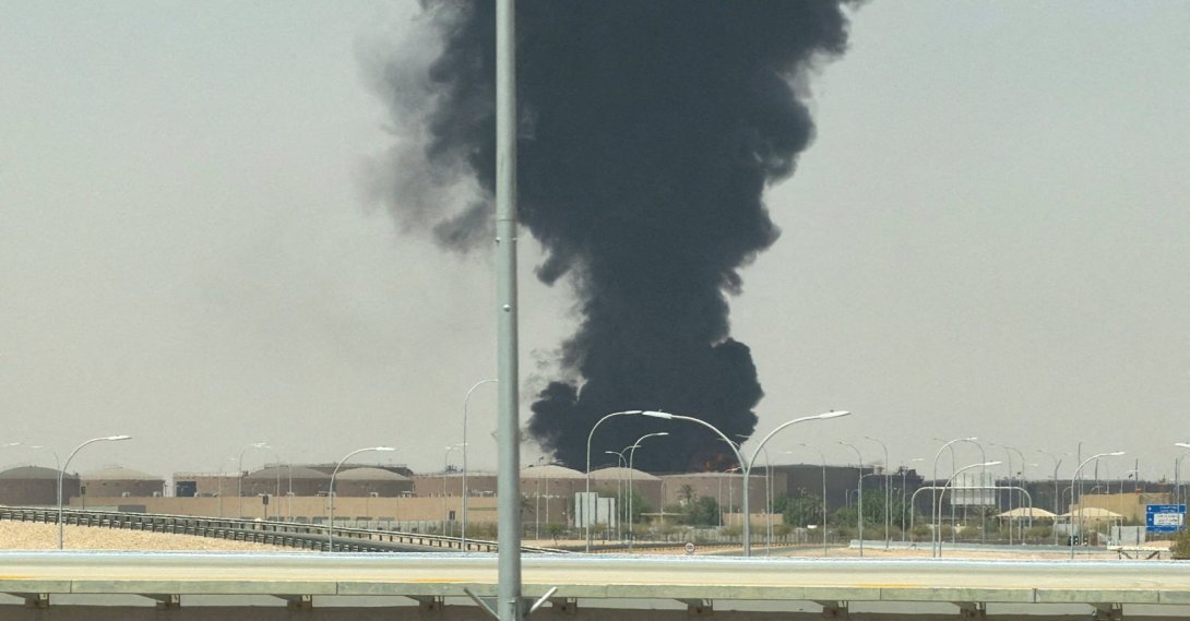 Large plume of black smoke rises from the fuel storage area at King Khalid International Airport, in Riyadh, Saudi Arabia, Sept. 19, 2026. (Reuters Photo)