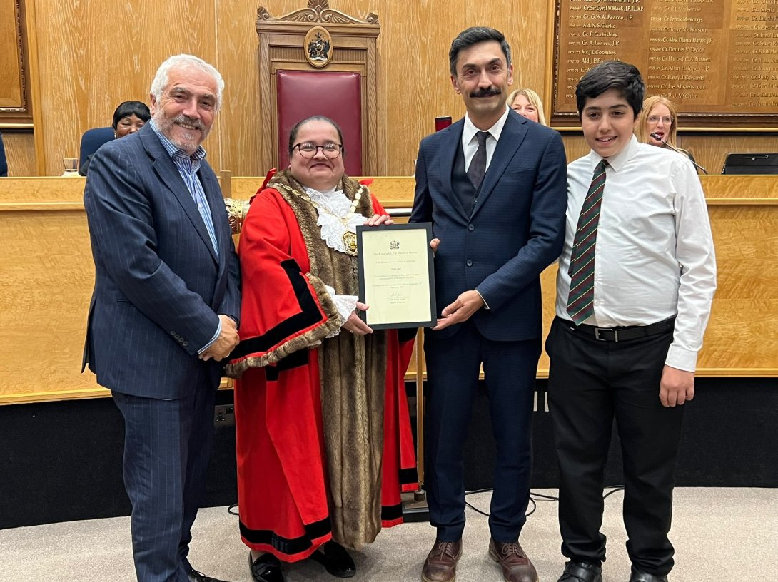 Onur Inci (2nd R) receives the Merton Heroes Award from the Merton Council, London, U.K., Sept. 16, 2026. (Photo courtesy of Alpaslan Düven)