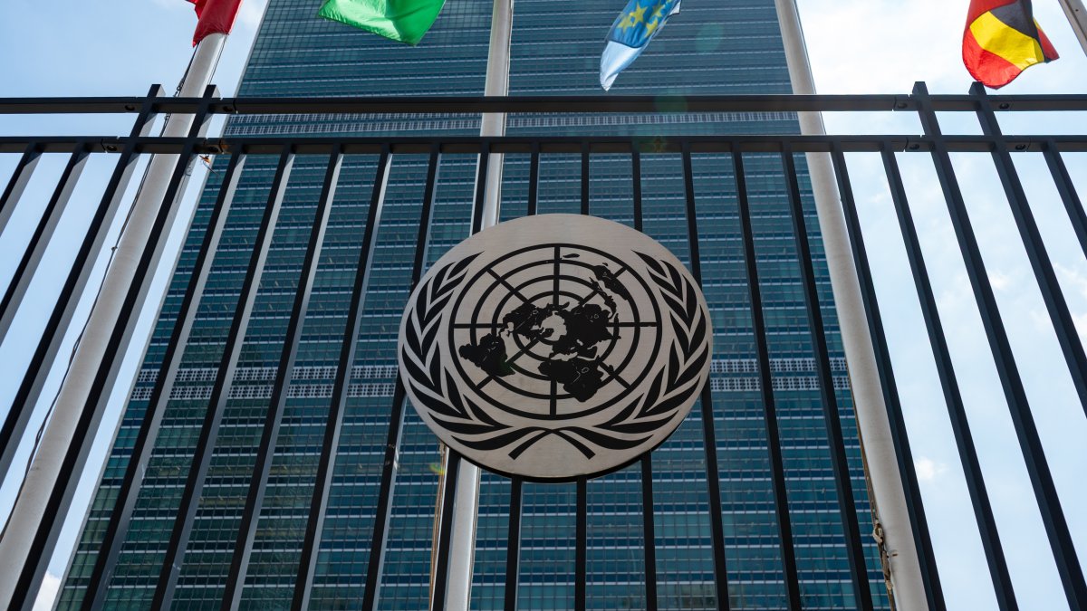 The United Nations logo is seen outside its headquarters in New York City, United States, Aug. 7, 2026. (Getty Images Photo)
