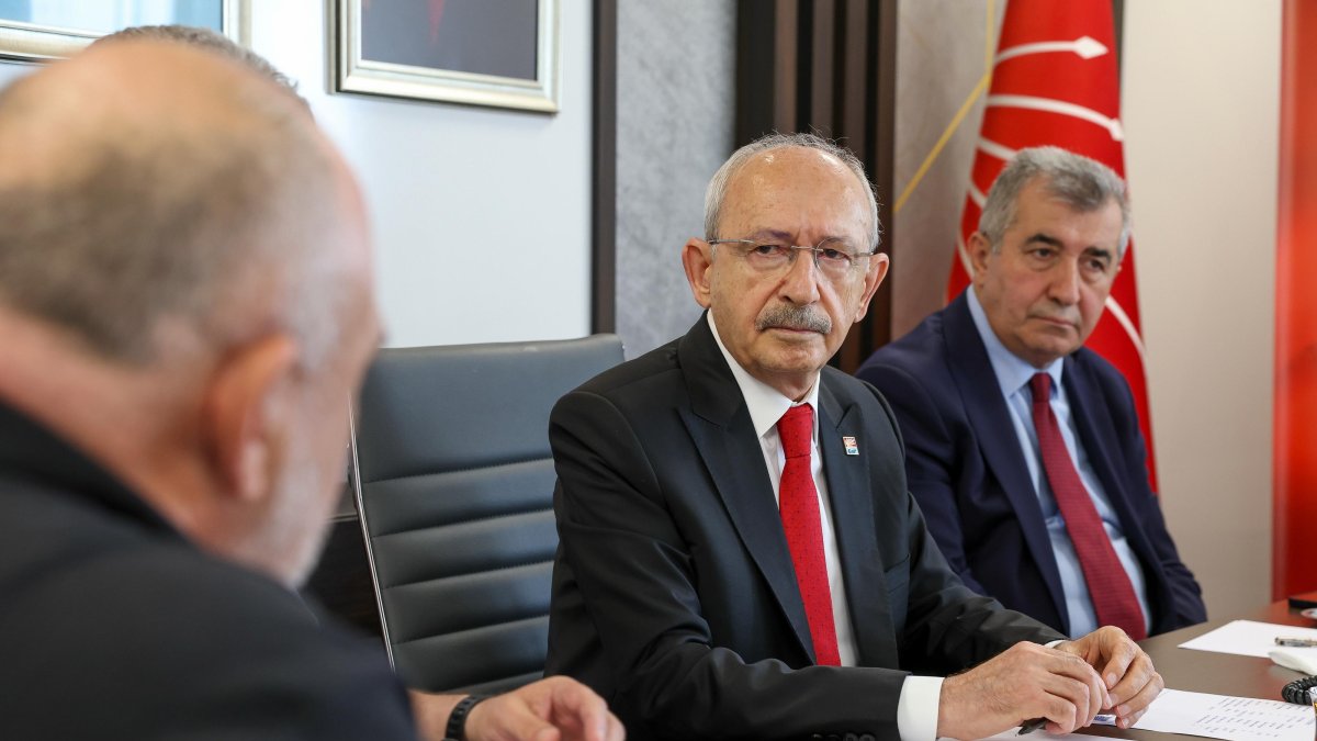 Republican People's Party (CHP) Chair Kemal Kılıçdaroğlu meets with veterans at the party's headquarters, Ankara, Türkiye, Sept. 18, 2026. (AA Photo)