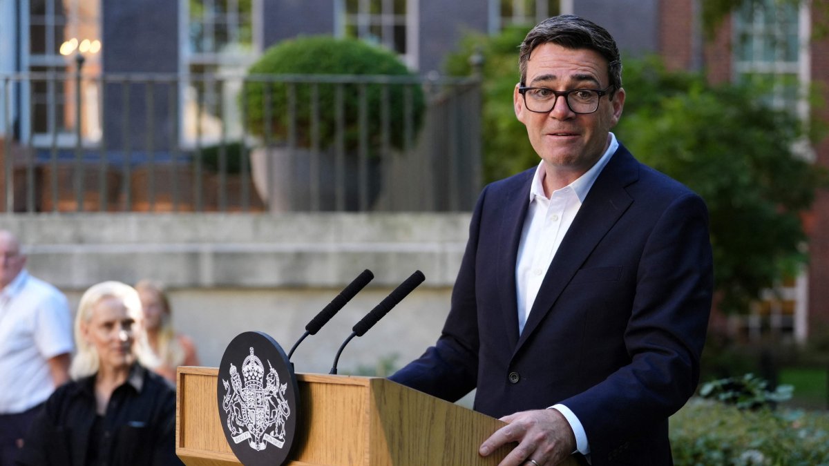 Britain's Prime Minister Andy Burnham gives a speech during a reception for first responders at Downing Street in central London, U.K., Sept. 21, 2026. (AFP Photo)