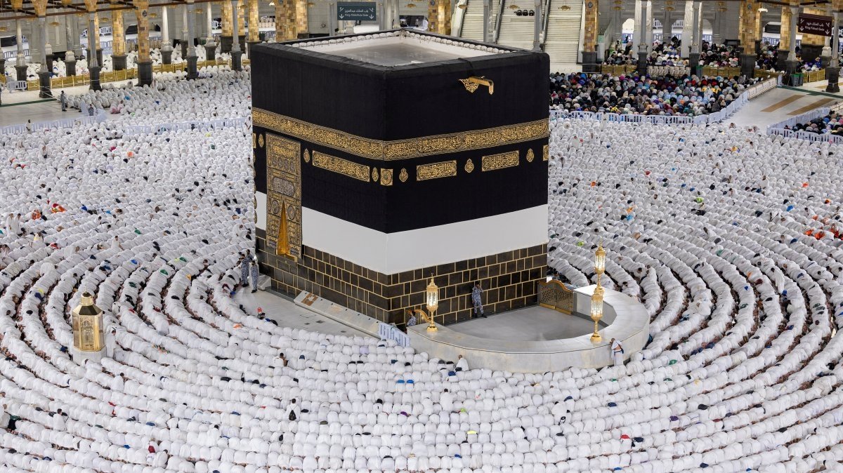 Muslims perform morning prayers in the Grand Mosque during the annual Hajj pilgrimage, the holy city of Mecca, Saudi Arabia, June 2, 2025. (Reuters Photo)