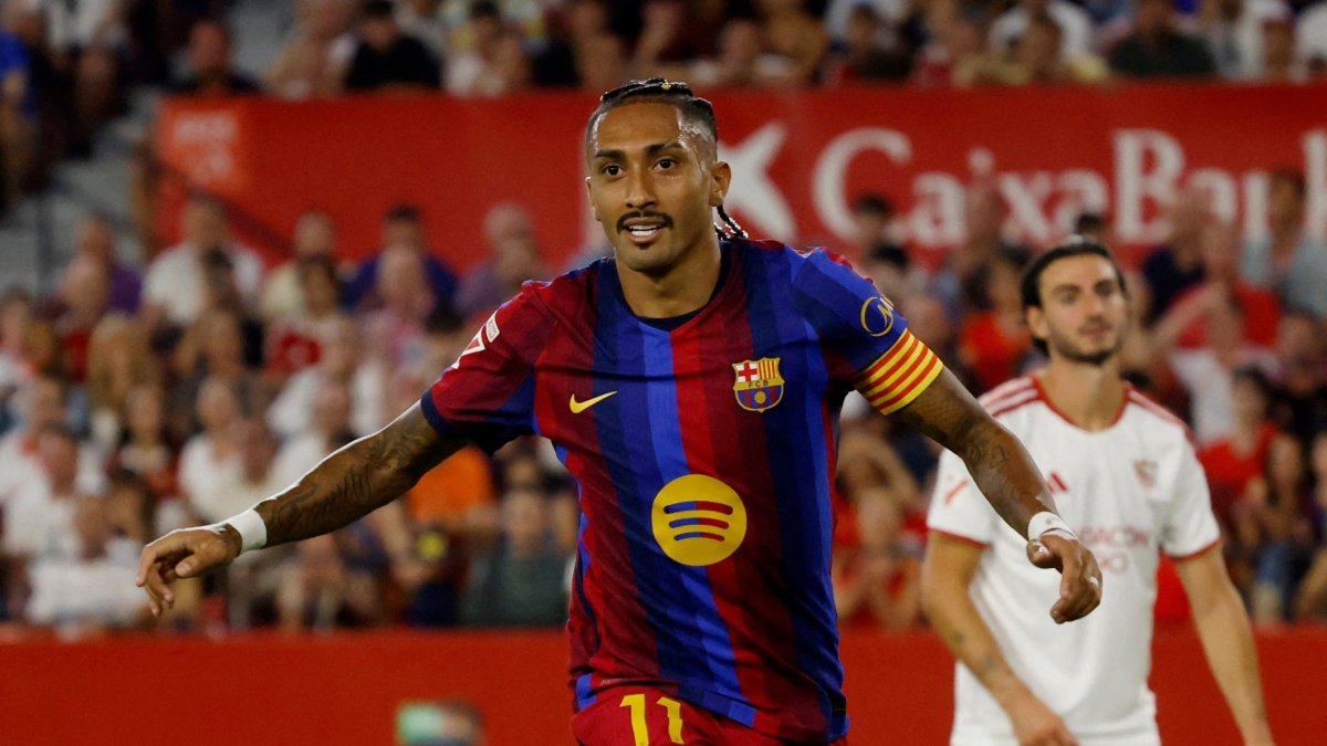 Barcelona's Raphinha celebrates scoring during the La Liga match against Sevilla at Estadio Ramon Sanchez Pizjuan, Seville, Spain, Sept. 19, 2026. (Reuters Photo)