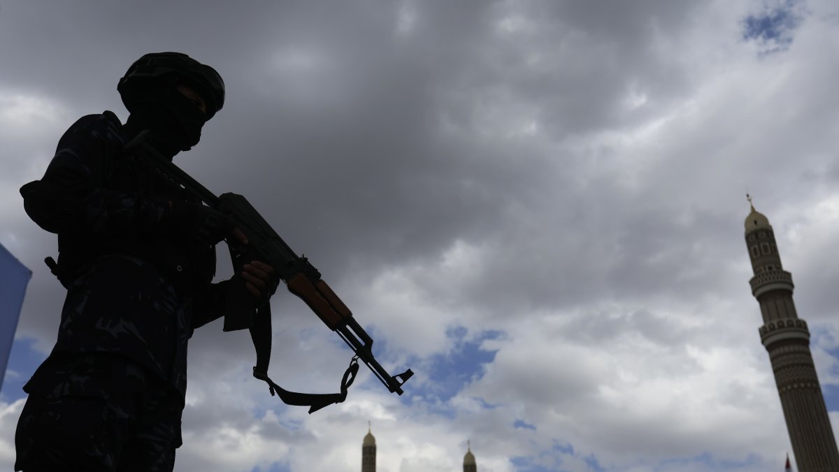 A Houthi trooper stands guard during a protest against Saudi Arabia, Sanaa, Yemen, Sept. 18, 2026. (EPA Photo)