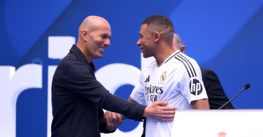 Real Madrid's Kylian Mbappe (R) is greeted by former Real Madrid player and coach Zinedine Zidane as he is unveiled at Estadio Santiago Bernabeu, Madrid, Spain, July 16, 2024. (Getty Images Photo)