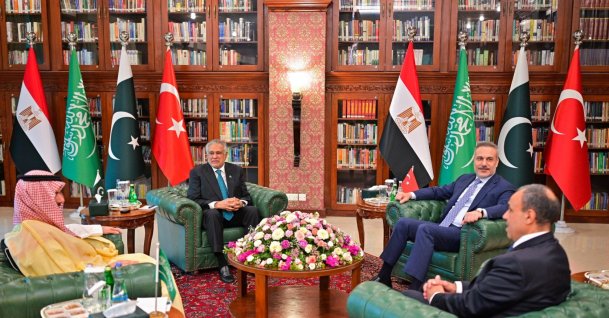 Saudi Arabia's Faisal bin Farhan, Pakistan's Foreign Minister Ishaq Dar, Türkiye's Hakan Fidan and Egypt's Badr Abdelatty at the Foreign Ministry office in Islamabad, March 29, 2026. (Pakistan Foreign Ministry Handout via AFP)