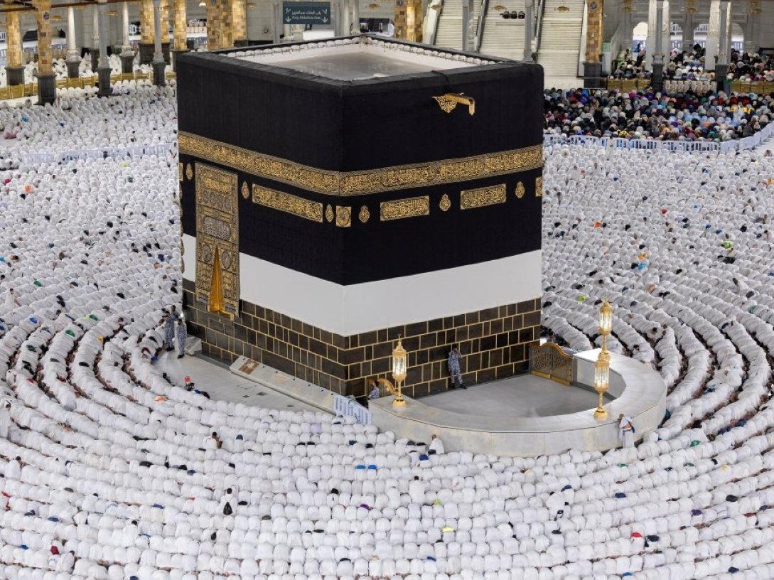 Muslims perform morning prayers in the Grand Mosque during the annual Hajj pilgrimage, the holy city of Mecca, Saudi Arabia, June 2, 2025. (Reuters Photo)