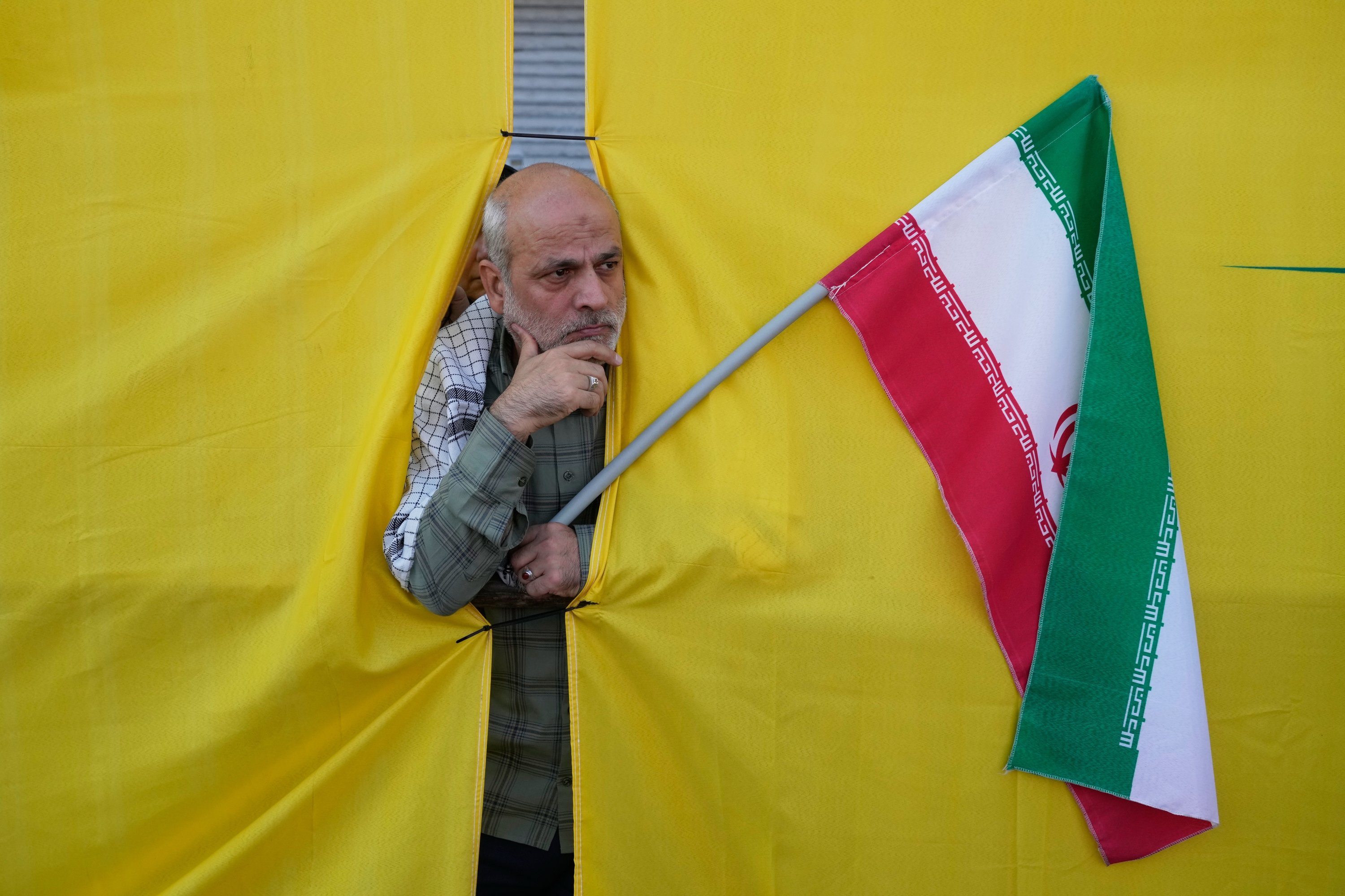 US, Iran hold 1st talks in months with both desperate to end war