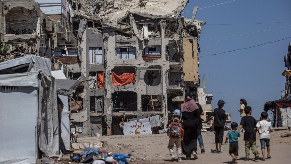 Displaced Palestinians walk near ruined residential buildings in northern Gaza City, Gaza Strip, Sept. 20, 2026. (EPA Photo)