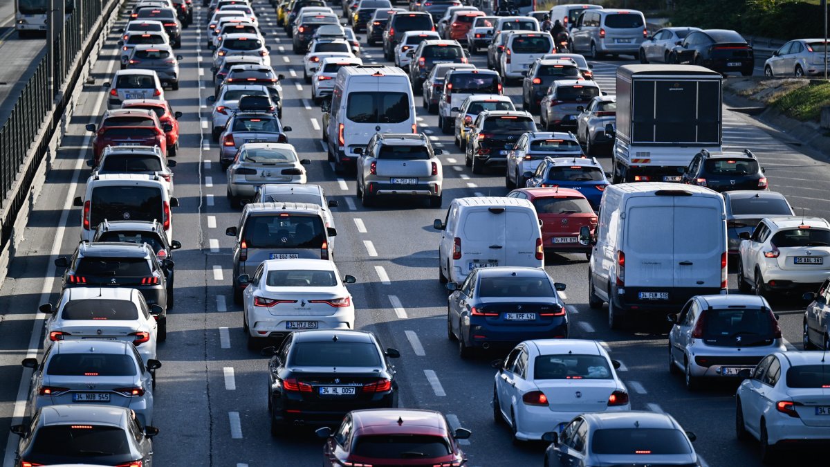 Traffic congestion is seen on the roads around the Edirnekapı area, Istanbul, Türkiye, Sept. 21, 2026. (AA Photo)