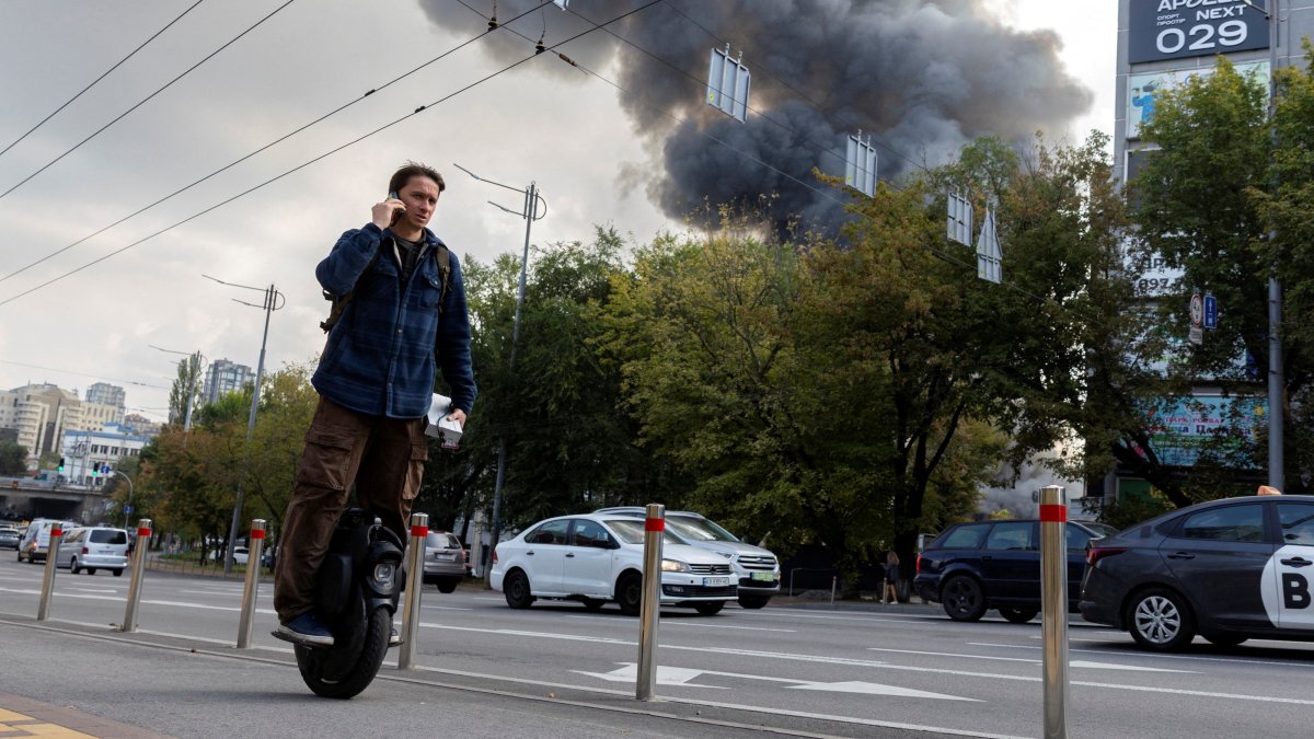 US-Ukraine talks do little to reign in Russian strikes on Kyiv
