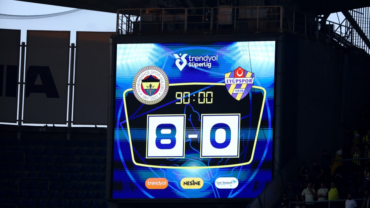 The scoreboard displays a final score of Fenerbahçe 8-0 Eyüpspor after the Süper Lig match at Chobani Stadium, Istanbul, Türkiye, Sept. 20, 2026. (IHA Photo)