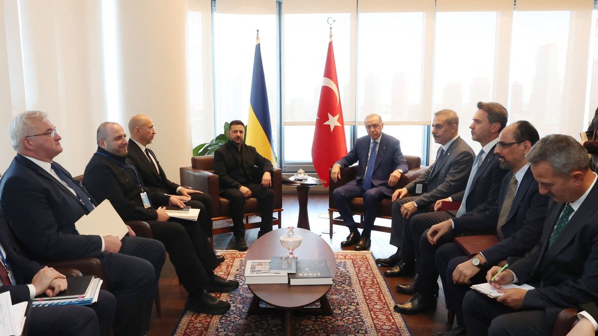 President Recep Tayyip Erdoğan and Ukraine's President Volodymyr Zelenskyy hold a meeting with their delegations on the sidelines of the 81st United Nations General Assembly in New York. (Turkish Presidential Service Handout via AFP)