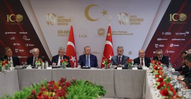 President Recep Tayyip Erdoğan meets with representatives of the Turkish-American business community at the Turkish House in New York, Sept. 23, 2026. (AA Photo)
