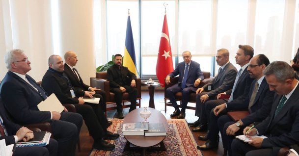 President Recep Tayyip Erdoğan and Ukraine's President Volodymyr Zelenskyy hold a meeting with their delegations on the sidelines of the 81st United Nations General Assembly in New York. (Turkish Presidential Service Handout via AFP)