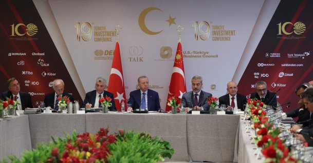President Recep Tayyip Erdoğan meets with representatives of the Turkish-American business community at the Turkish House in New York, Sept. 23, 2026. (AA Photo)