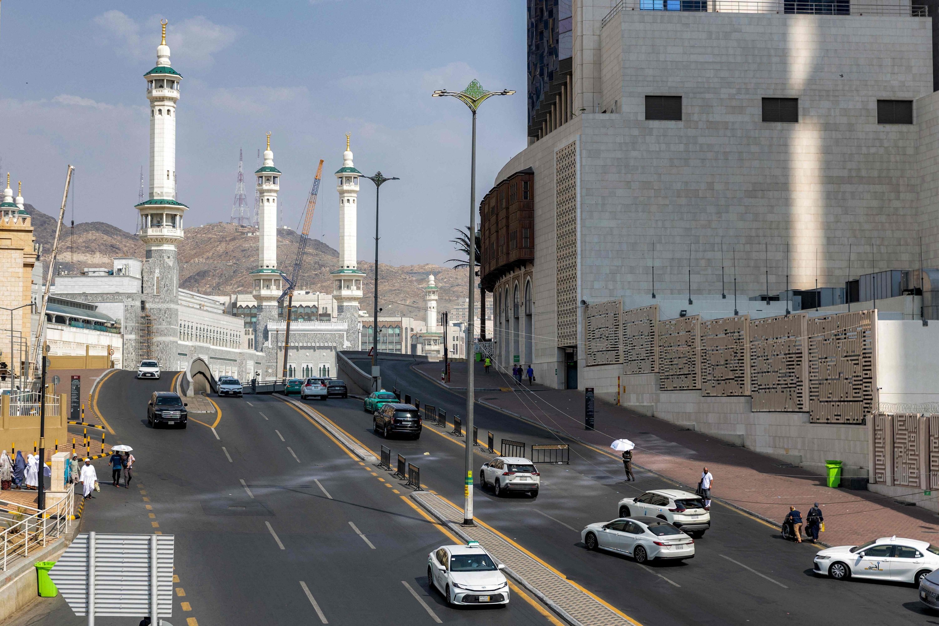 Saudi Arabia issues, then lifts likely missile alert for Mecca