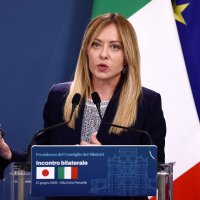 Italian Prime Minister Giorgia Meloni gives a press statement with Japanese Prime Minister Sanae Takaichi (not pictured) after their meeting at Villa Doria Pamphilj in Rome, Italy, June 15, 2026. (Reuters File Photo)