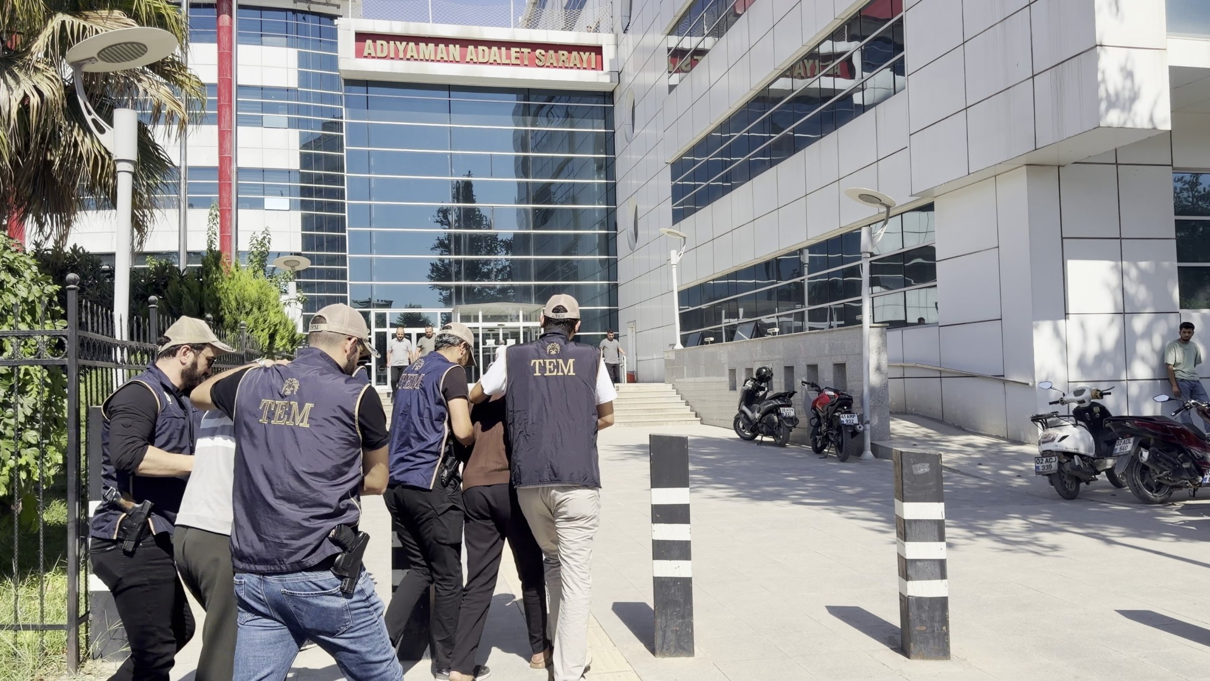 Turkish security forces detain suspects during an operation targeting the Daesh terrorist group, Adıyaman, southeastern Türkiye, Sept. 17, 2026. (IHA Photo)