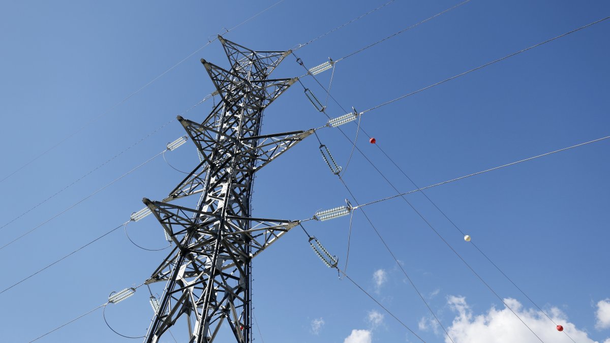 High-tension electricity power lines, Valderoure, France, Sept. 14, 2026. (EPA Photo)