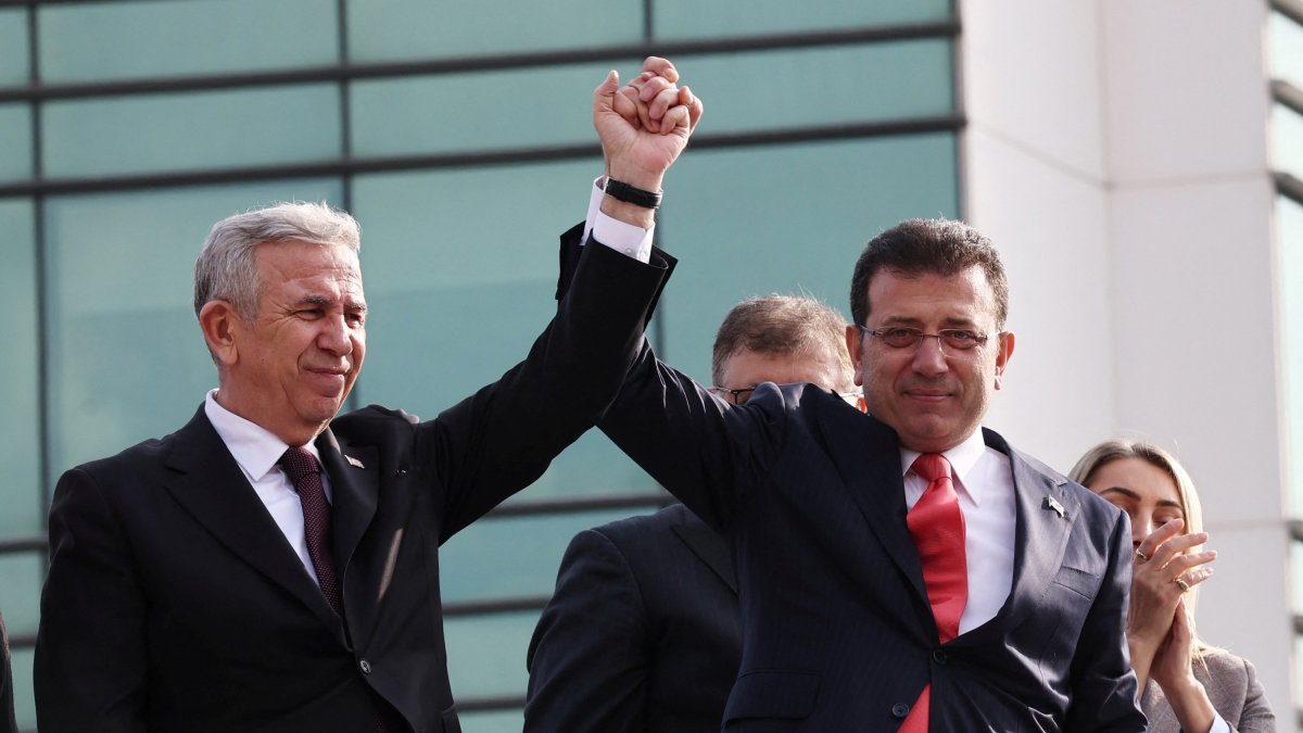 Former Istanbul Mayor Ekrem Imamoğlu (R) and Ankara Mayor Mansur Yavaş (L) greet supporters, Istanbul, Türkiye, Jan. 31, 2025. (Reuters Photo)