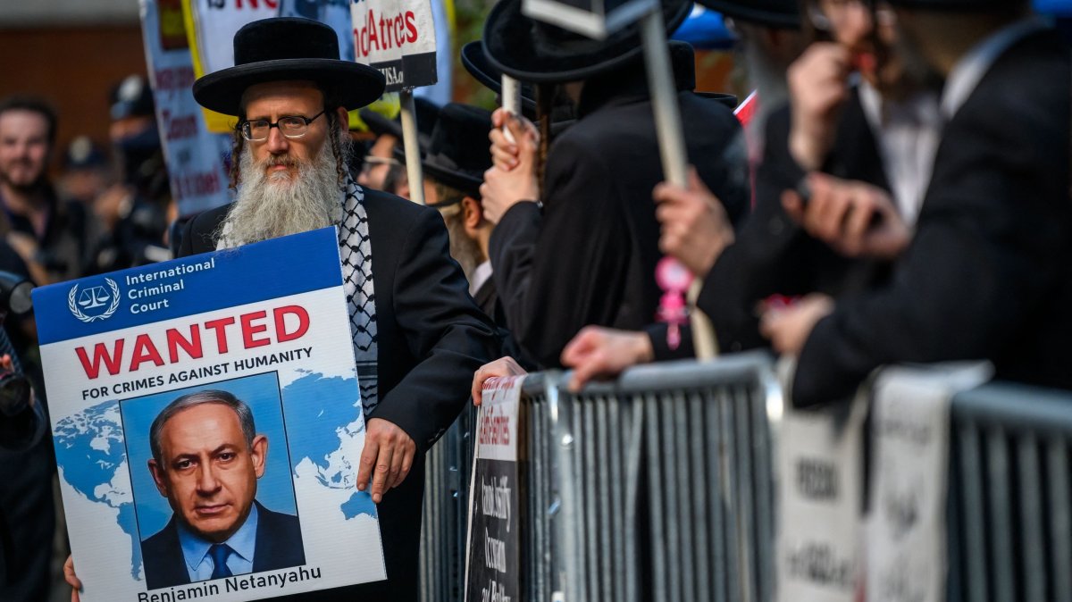 A member of the Jewish Group Neturei Karta holds a sign against Prime Minister of Israel, Benjamin Netanyahu, U.N. Headquarters, New York City, U.S., Sept. 23, 2026. (AFP Photo)
